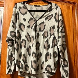 🌀Ariella Leopard Sweater top with large silver chunky zipper accessory🌀